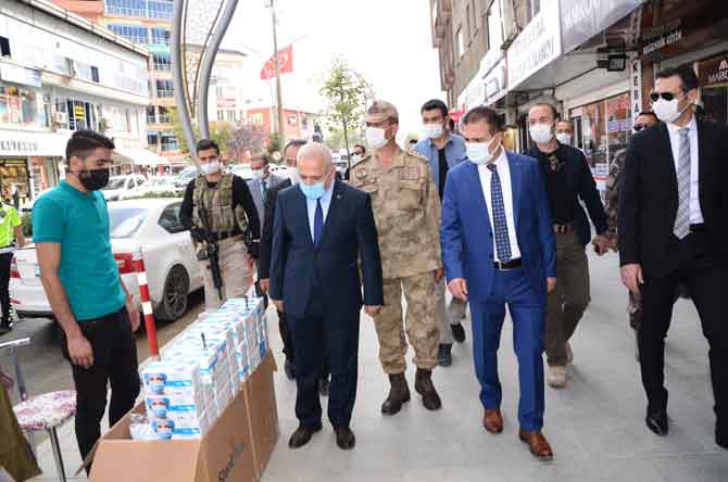 Vali Akbıyık’tan okul ziyareti ve maske denetimi! 17