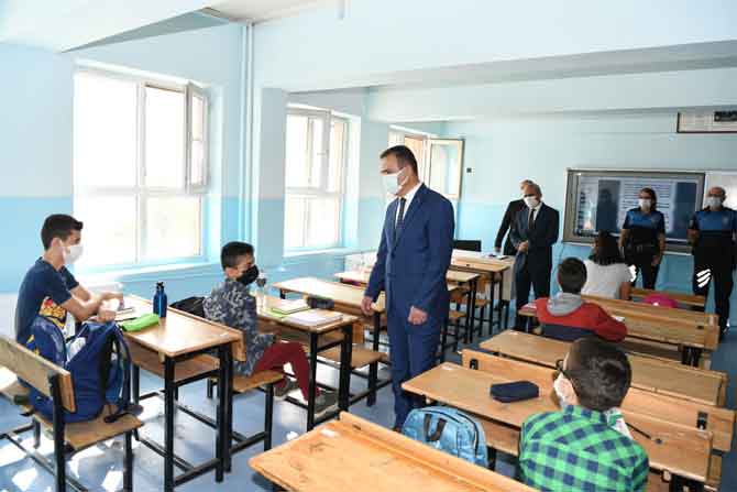 Vali Akbıyık’tan okul ziyareti ve maske denetimi! 19