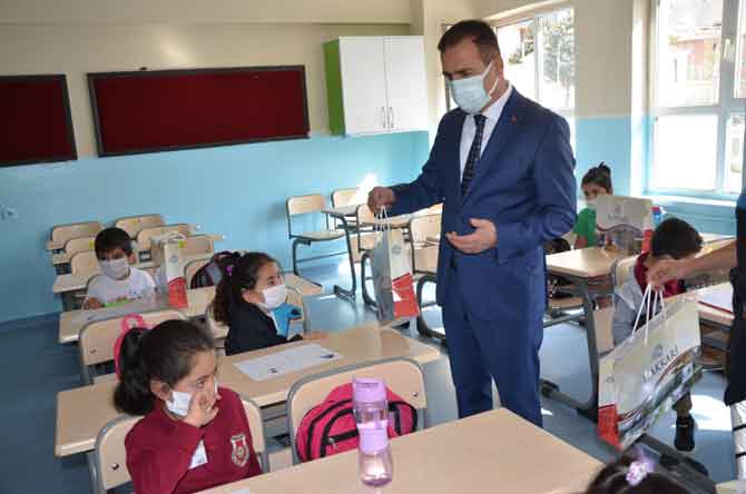 Vali Akbıyık’tan okul ziyareti ve maske denetimi! 2