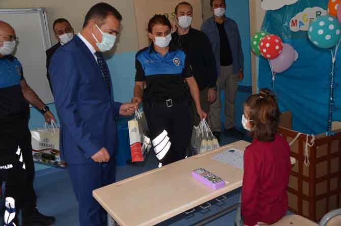 Vali Akbıyık’tan okul ziyareti ve maske denetimi! 5