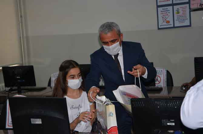 Vali Akbıyık’tan okul ziyareti ve maske denetimi! 9