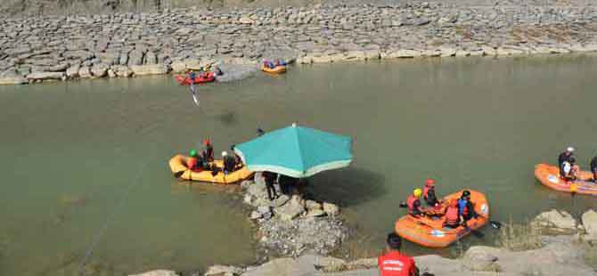 Hakkari'de rafting heyecanı devam ediyor 1