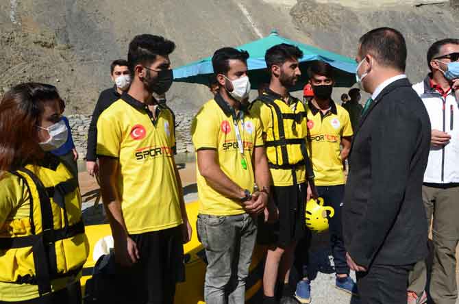 Hakkari'de rafting heyecanı devam ediyor 10