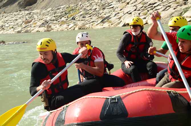 Hakkari'de rafting heyecanı devam ediyor 12