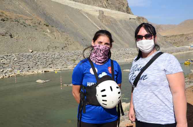 Hakkari'de rafting heyecanı devam ediyor 15