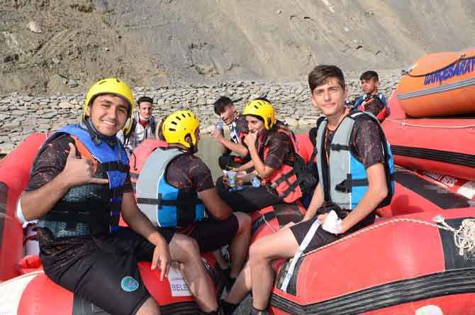Hakkari'de rafting heyecanı devam ediyor 17