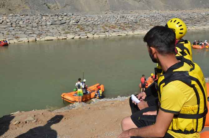 Hakkari'de rafting heyecanı devam ediyor 20
