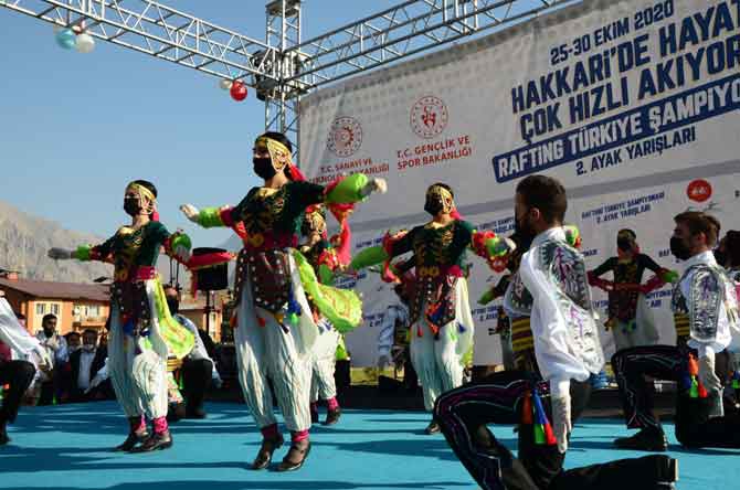 Hakkari'de rafting heyecanı devam ediyor 32