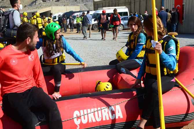 Hakkari'de rafting heyecanı devam ediyor 9