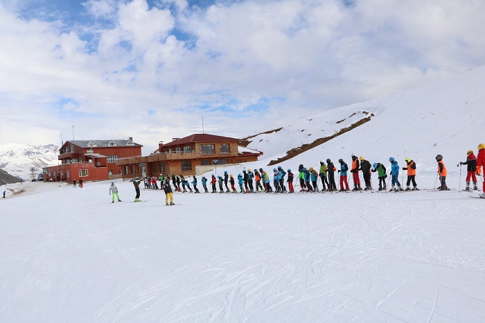 Hakkari'de kayak sezonu açıldı 3