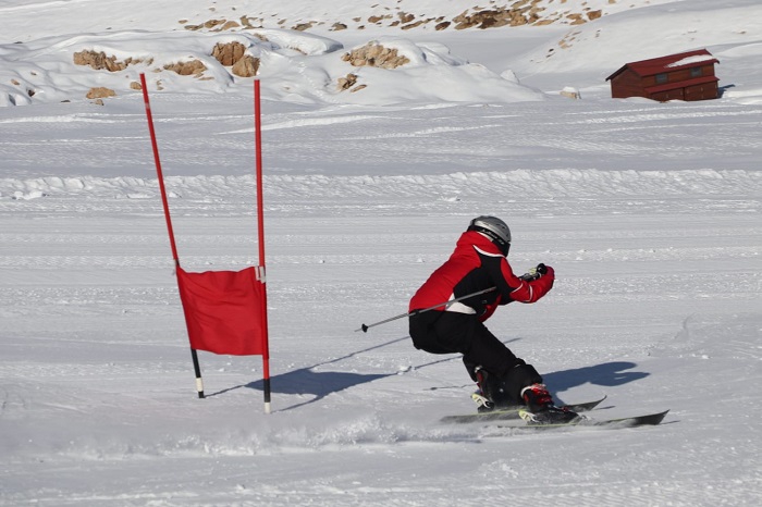 Hakkari'de kayak yarışması düzenlendi 2