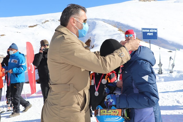 Hakkari'de kayak yarışması düzenlendi 5