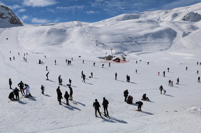 Hakkari kayak merkezine yoğun ilgi 1