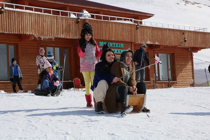 Hakkari kayak merkezine yoğun ilgi 3
