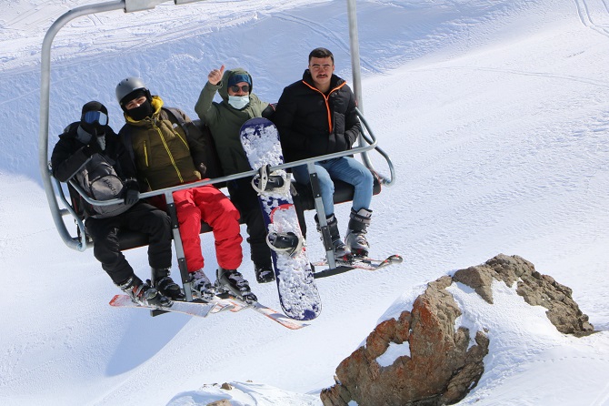 Hakkari kayak merkezine yoğun ilgi 32