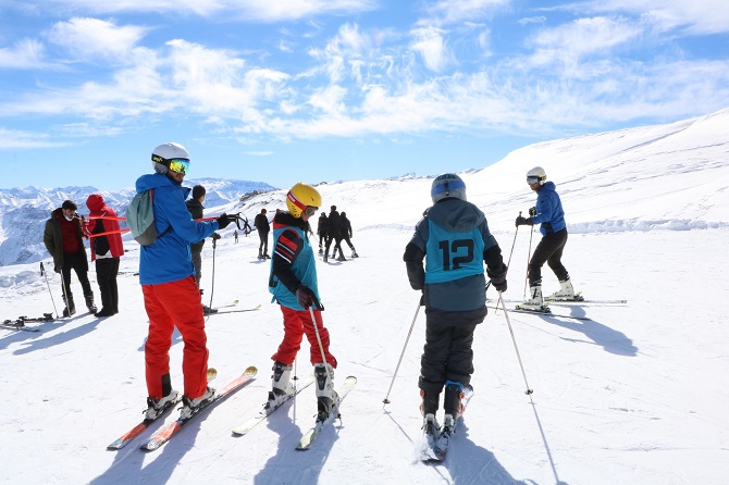 Hakkari kayak merkezine yoğun ilgi 8