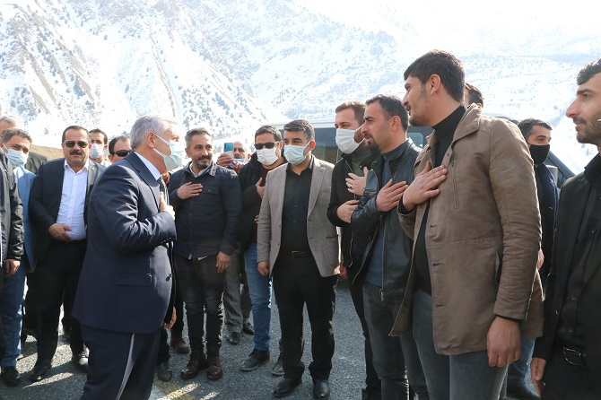 Ak Parti Hakkari il başkanı Özbek böyle karşılandı 10