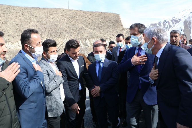 Ak Parti Hakkari il başkanı Özbek böyle karşılandı 11