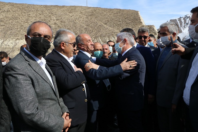 Ak Parti Hakkari il başkanı Özbek böyle karşılandı 12