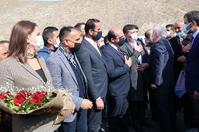 Ak Parti Hakkari il başkanı Özbek böyle karşılandı 15