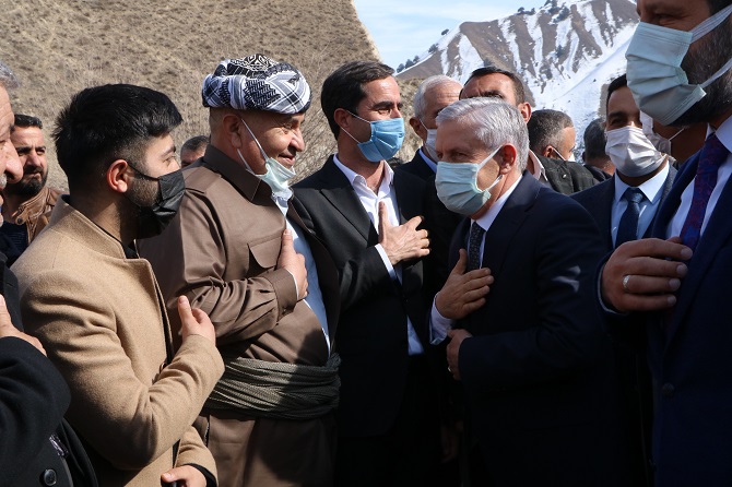 Ak Parti Hakkari il başkanı Özbek böyle karşılandı 17