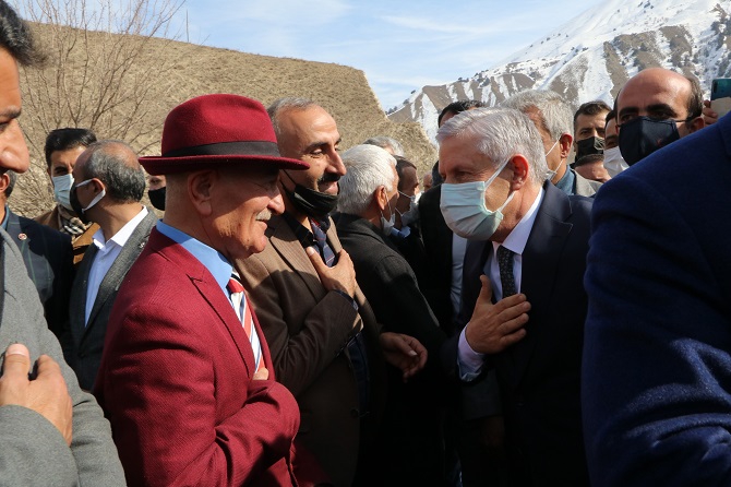 Ak Parti Hakkari il başkanı Özbek böyle karşılandı 18