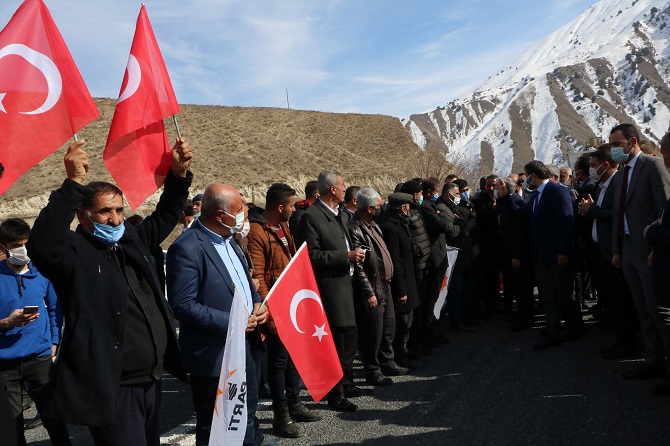 Ak Parti Hakkari il başkanı Özbek böyle karşılandı 22