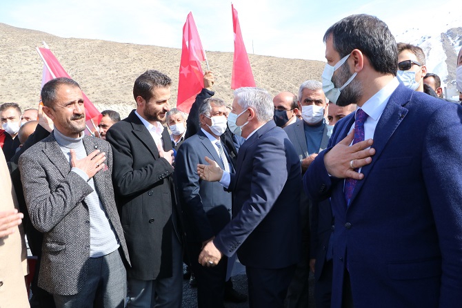 Ak Parti Hakkari il başkanı Özbek böyle karşılandı 23