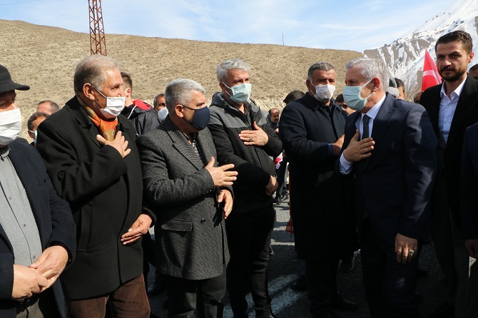 Ak Parti Hakkari il başkanı Özbek böyle karşılandı 24