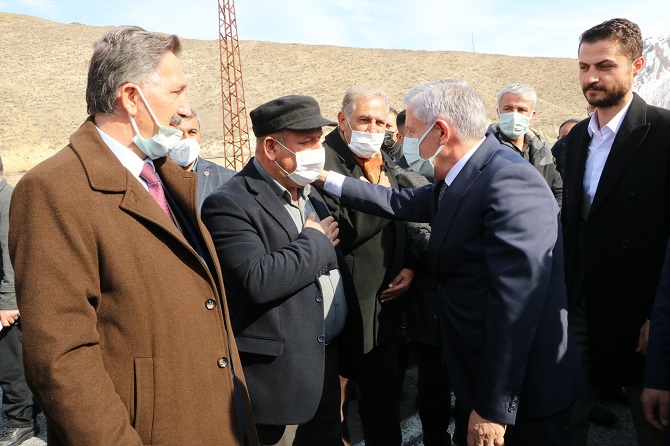 Ak Parti Hakkari il başkanı Özbek böyle karşılandı 25