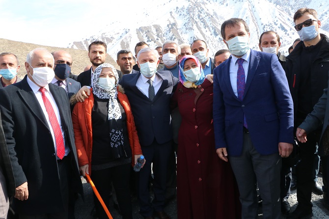 Ak Parti Hakkari il başkanı Özbek böyle karşılandı 26
