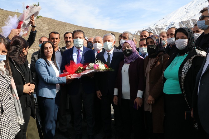 Ak Parti Hakkari il başkanı Özbek böyle karşılandı 27