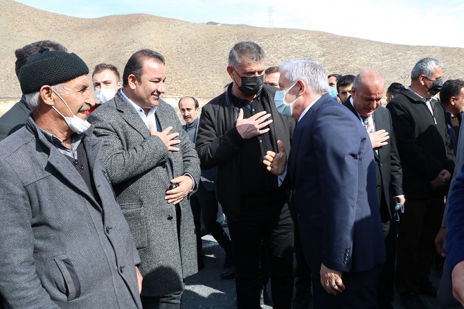 Ak Parti Hakkari il başkanı Özbek böyle karşılandı 29