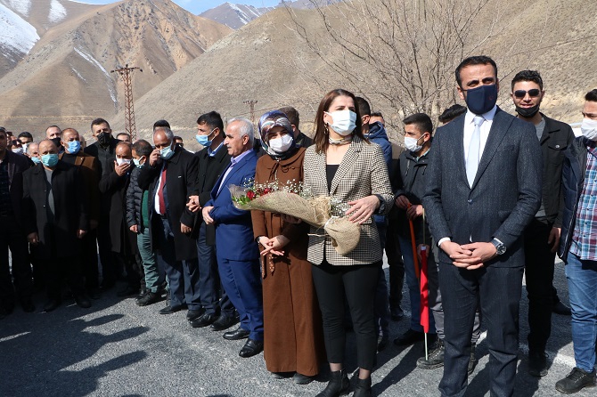Ak Parti Hakkari il başkanı Özbek böyle karşılandı 3