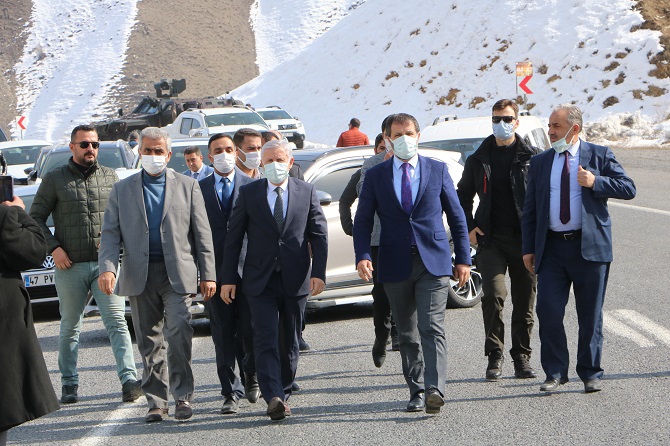 Ak Parti Hakkari il başkanı Özbek böyle karşılandı 6