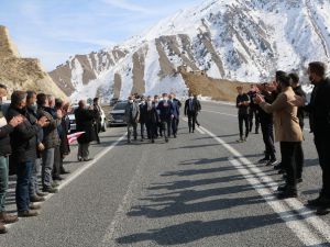 Ak Parti Hakkari il başkanı Özbek böyle karşılandı