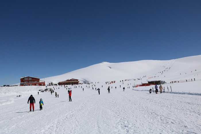 Hakkarililer hafta sonu kayak merkezine akın etti 20