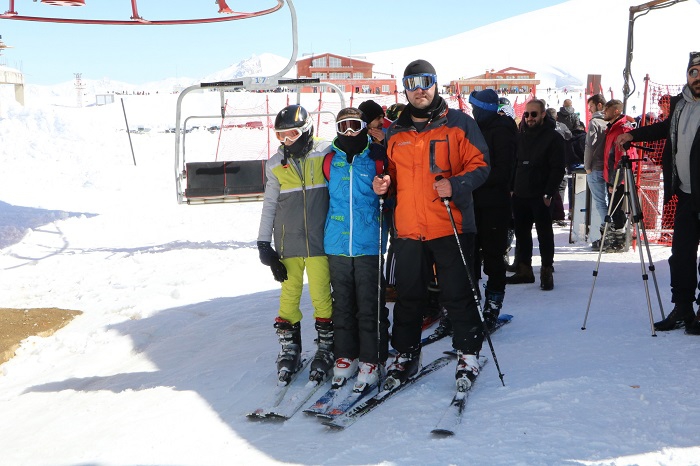 Hakkarililer hafta sonu kayak merkezine akın etti 21