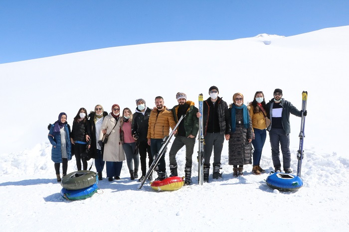 Hakkarililer hafta sonu kayak merkezine akın etti 26