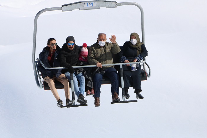 Hakkarililer hafta sonu kayak merkezine akın etti 29