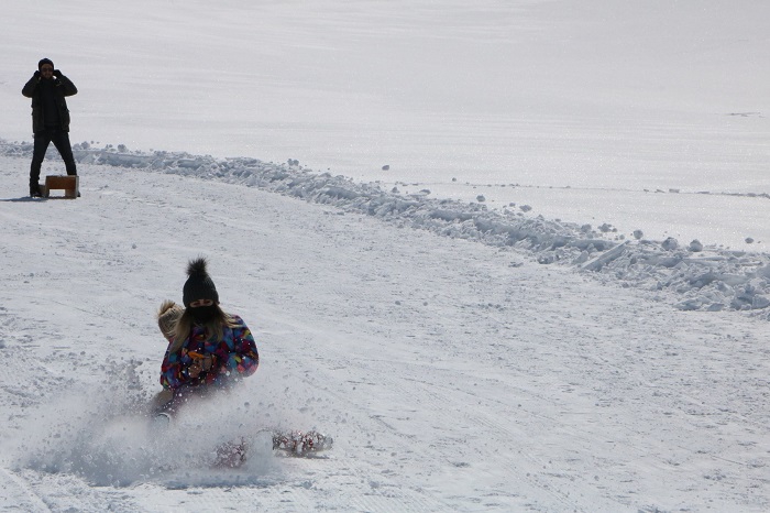 Hakkarililer hafta sonu kayak merkezine akın etti 32
