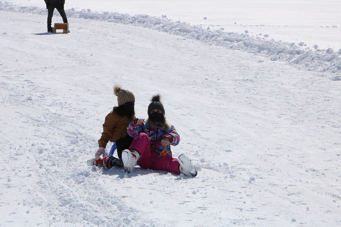 Hakkarililer hafta sonu kayak merkezine akın etti 33