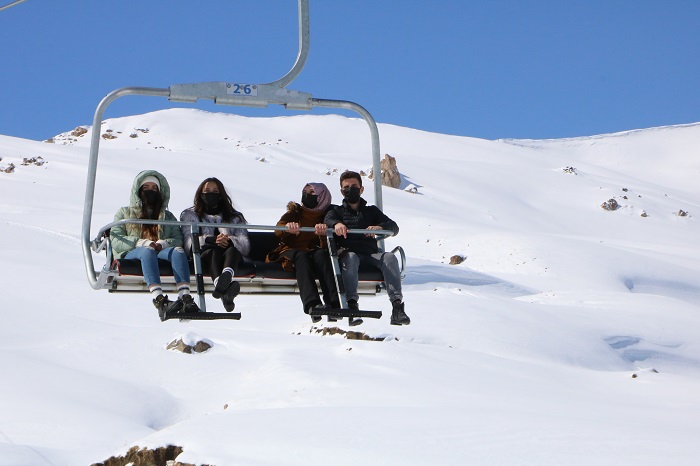 Hakkarililer hafta sonu kayak merkezine akın etti 39