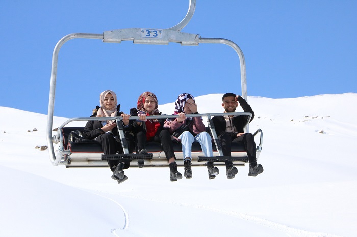 Hakkarililer hafta sonu kayak merkezine akın etti 41