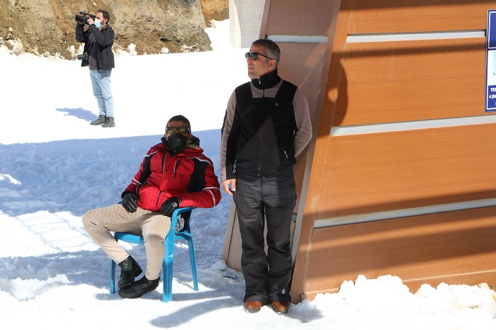 Hakkarililer hafta sonu kayak merkezine akın etti 43