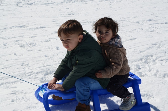 Hakkarililer hafta sonu kayak merkezine akın etti 53