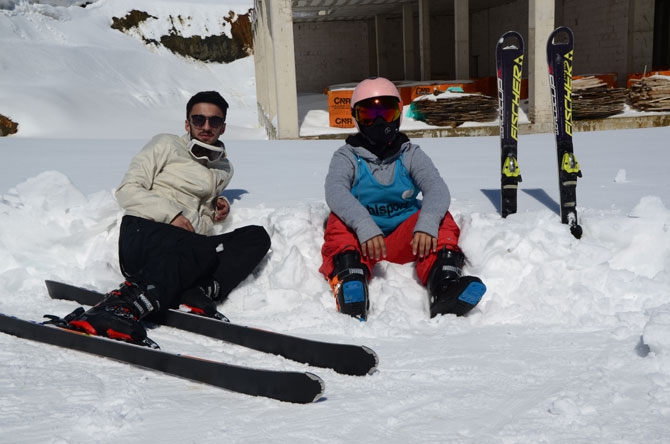 Hakkarililer hafta sonu kayak merkezine akın etti 54