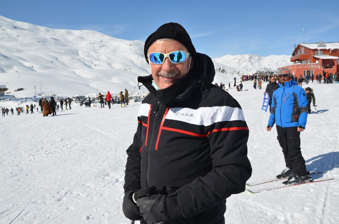 Hakkarililer hafta sonu kayak merkezine akın etti 58