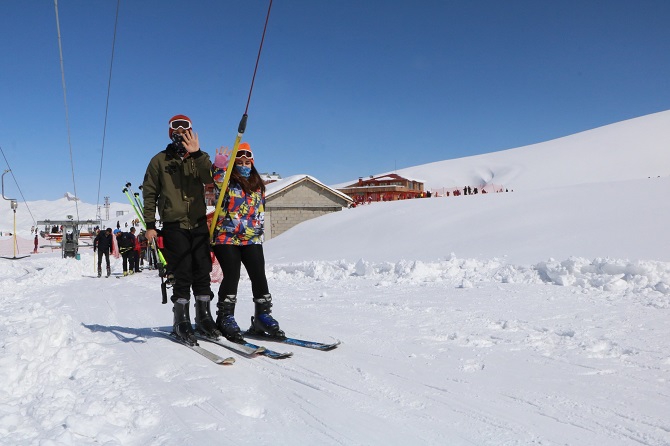 Hakkarililer hafta sonu kayak merkezine akın etti 6