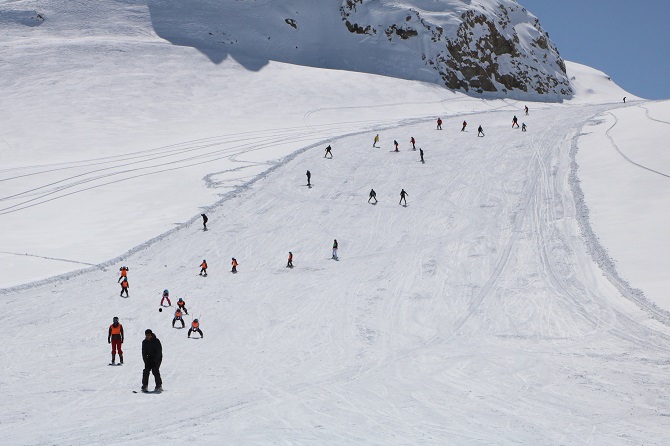 Hakkarililer hafta sonu kayak merkezine akın etti 8
